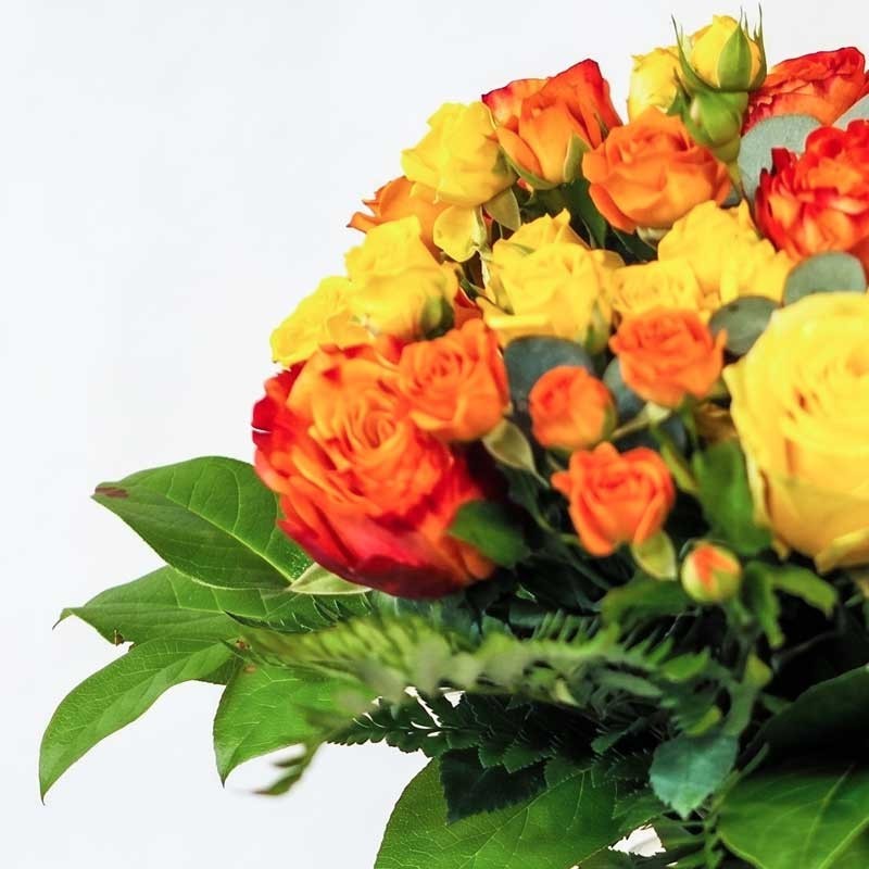 Bouquet mélange de roses jaunes et oranges