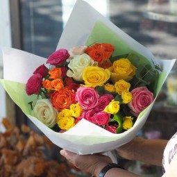 Bouquet de Roses Multicolores – Explosion de Couleurs
