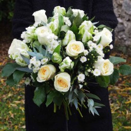 bouquet de rose et tulipes au jardin