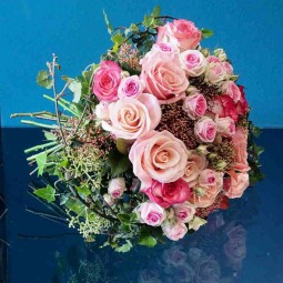 Rose gros boutons ramifiés