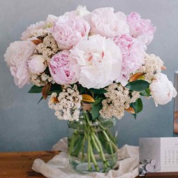 Bouquet de pivoines et son feuillage