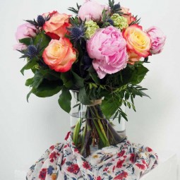 Le bouquet Bonne Fête Maman dans un vase