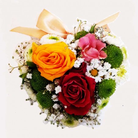 Baptême, naissance, communion ou mariage, un petit cœur de fleurette idéal pour toutes les cérémonies.