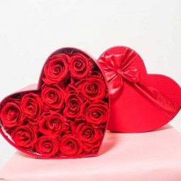 rose stabilisé rouge dans boite en forme de cœur