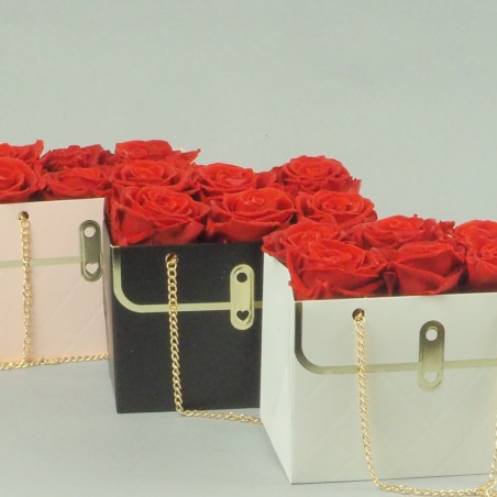 Sac déco rose et ses roses stabilisées-Un cadeau romantique et élégant